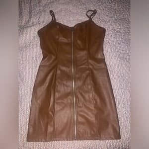 New GUESS chocolate brown Janelle Dress, size medium